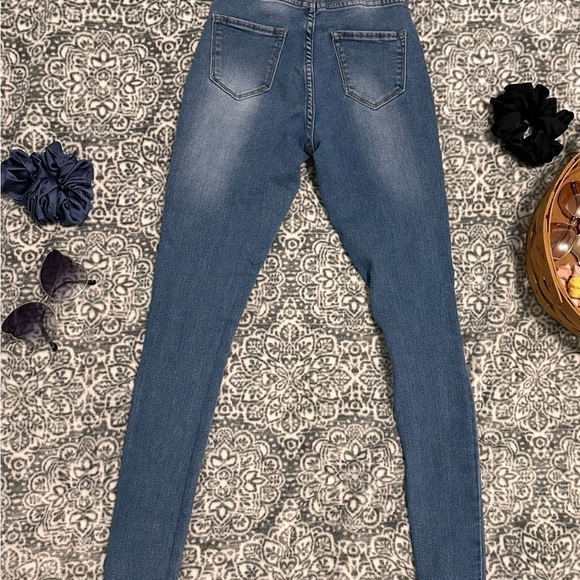 Fashion Nova Jeans Medium Wash Size 1/2 - Picture 4 of 9